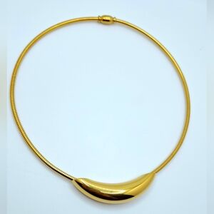 Elegant Gold Necklace